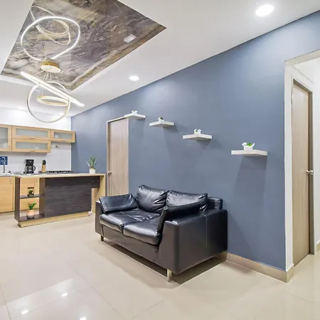 6 Bedroom Apart, With Arcade Machine, One Block From Lleras Park